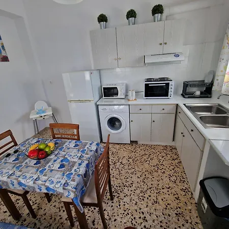 Holiday home Maraki's Little House Santorini