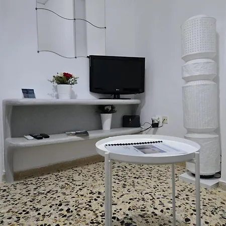 Maraki's Little House Santorini *