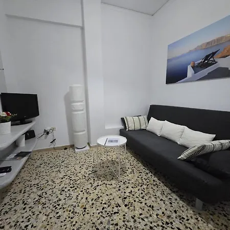 Holiday home Maraki's Little House Santorini