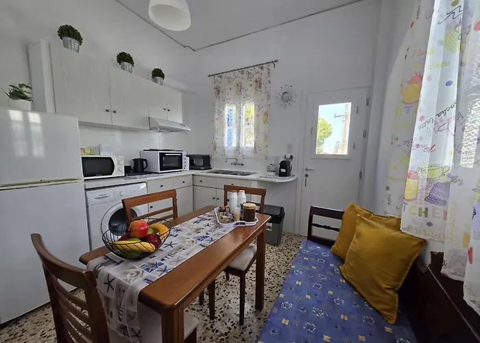 Maraki's Little House Santorini *