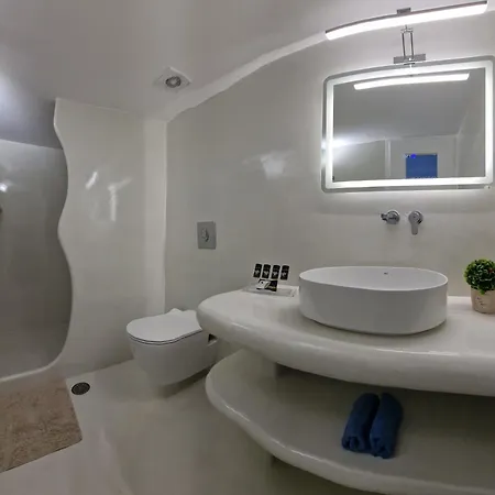 Maraki's Little House Santorini Kamári