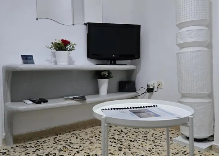 Maraki's Little House Santorini *