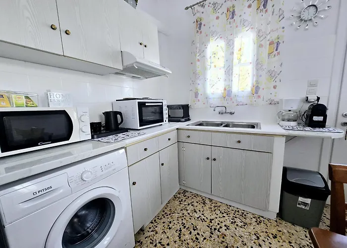 Maraki's Little House Santorini *