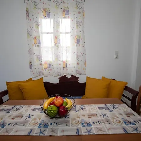 Maraki's Little House Santorini *