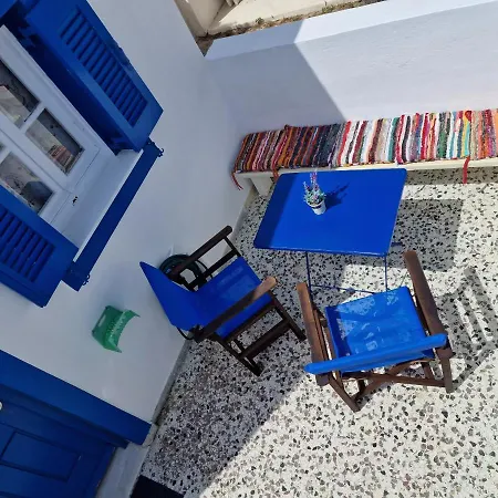 Maraki's Little House Santorini *