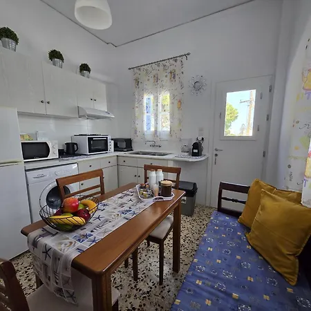 Maraki's Little House Santorini