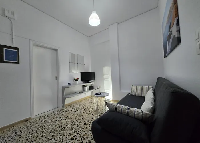 Holiday home Maraki's Little House Santorini