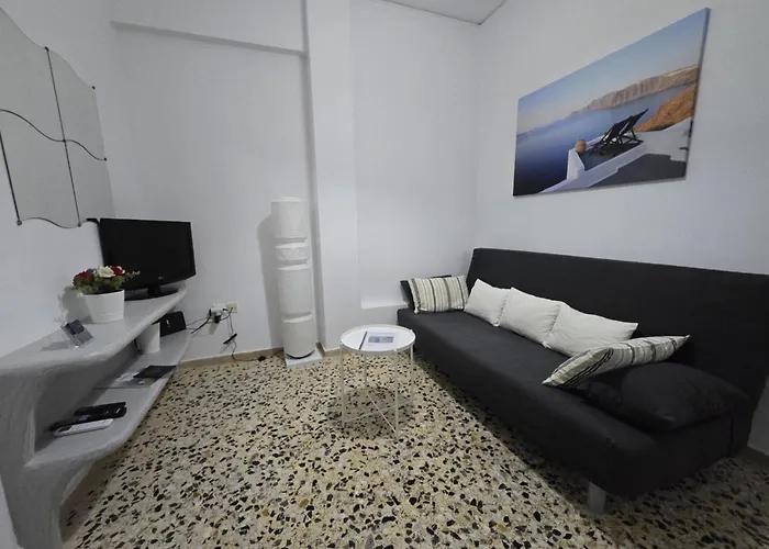 Holiday home Maraki's Little House Santorini